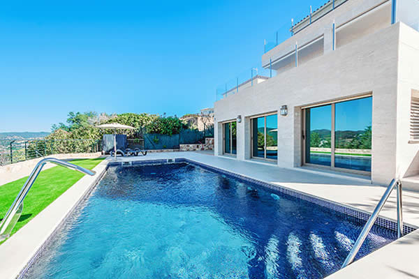 Hot Water Heat Pump for Swimming Pool in Private Bangalore Bungalow